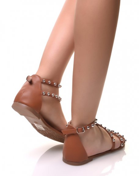 Barefoot decorated with round camel studs