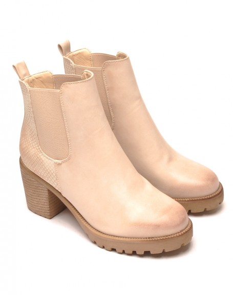 Beautiful beige Chelsea boots with patina effect on the front