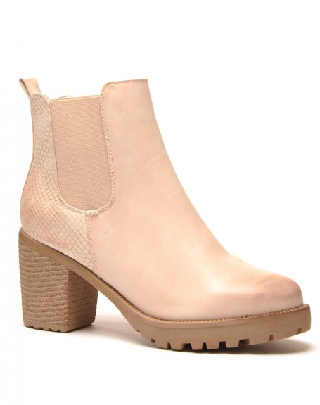 Beautiful beige Chelsea boots with patina effect on the front