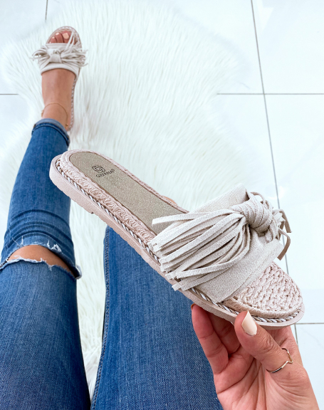 Beige espadrille-style mules with fringes