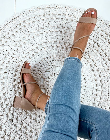 Beige heeled sandals with crossed straps