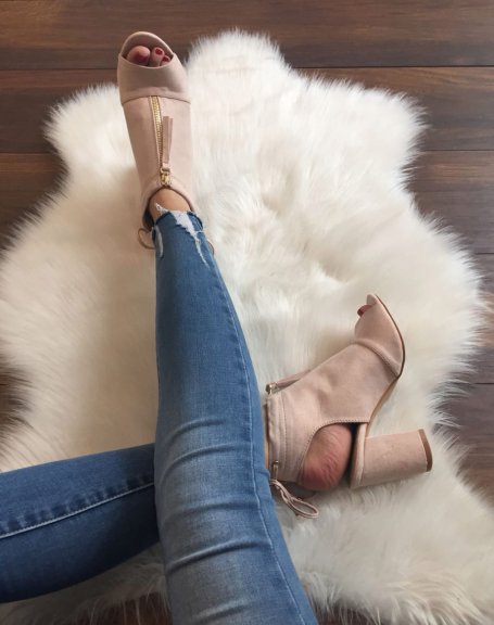 Beige heeled sandals with front closure