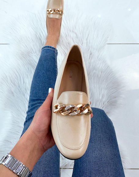 Beige moccasin with large golden chain