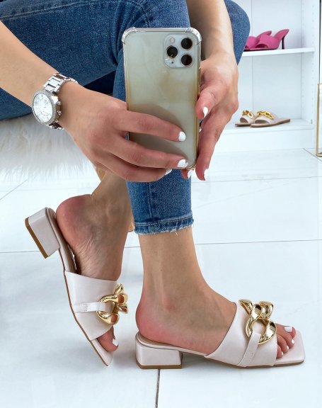 Beige mules with small heel and big chain