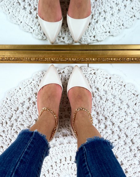 Beige pointed toe mules