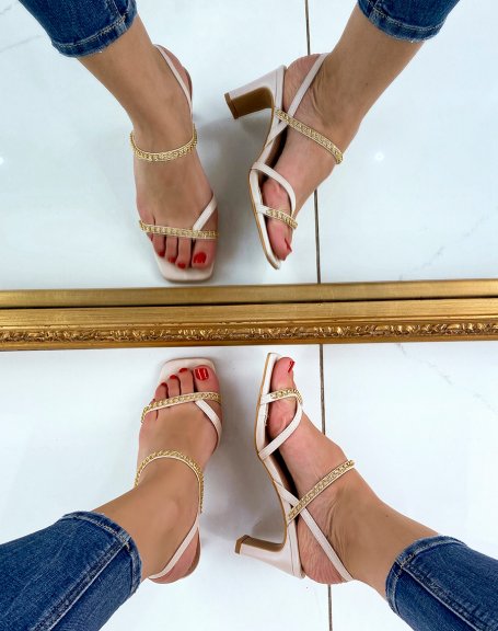 Beige sandal with strap and golden chains