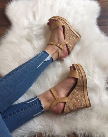 Beige wedges decorated with flowers