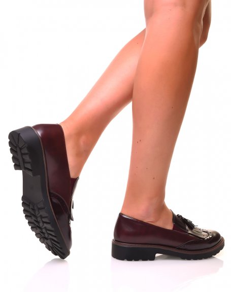 Bi-material burgundy moccasins with fringes with a pompom