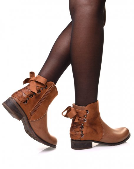 Bi-material camel ankle boots with bow