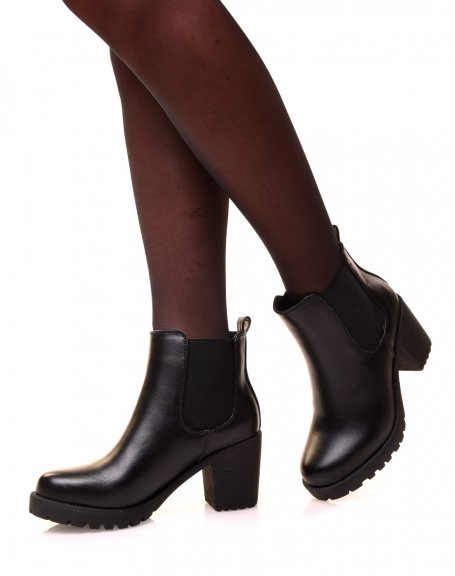 Black ankle boot with cramped sole