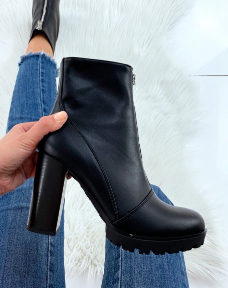 Black ankle boot with zipper at the front