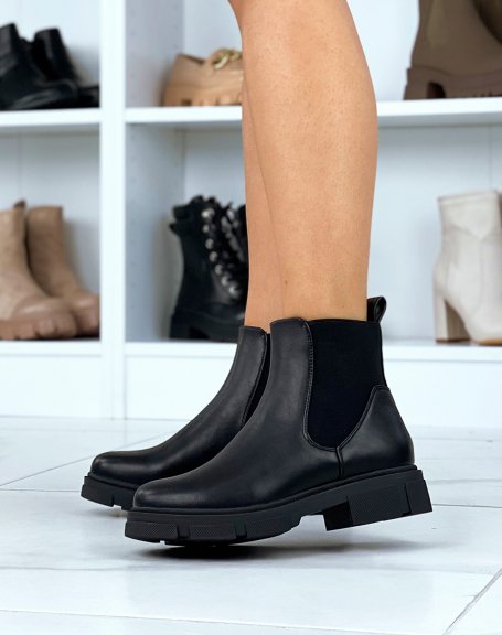 Black ankle boots with asymmetric elastic
