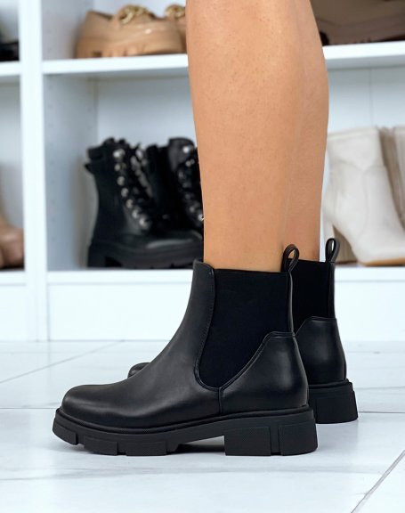 Black ankle boots with asymmetric elastic