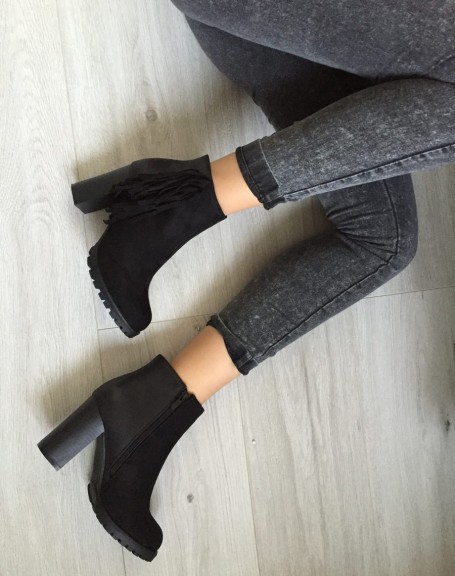 Black ankle boots with bi-material heels with side fringes