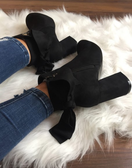Black ankle boots with bow