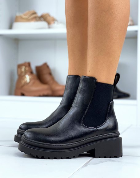 Black ankle boots with elastic and heeled sole