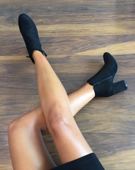 Black ankle boots with low heel