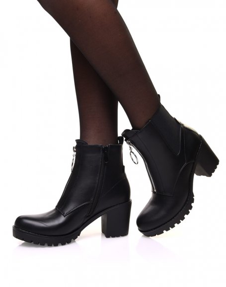 Black ankle boots with mid heel and notched sole
