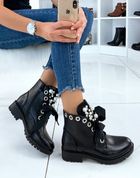 Black ankle boots with thick laces and openwork pearls