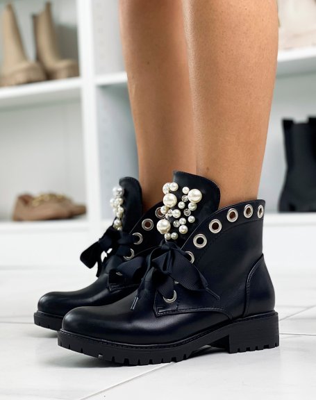Black ankle boots with thick laces and openwork pearls