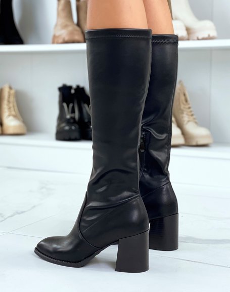 Black boots with heel and square toe