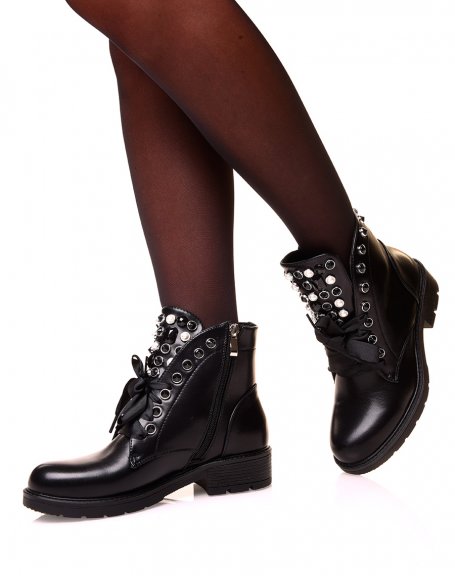 Black boots with thick beaded lace