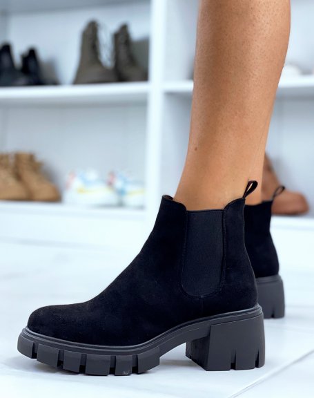 Black chelsea boots in suede and chunky heeled sole