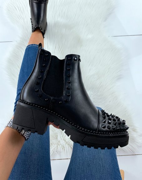 Black Chelsea boots with a smooth effect and black studs