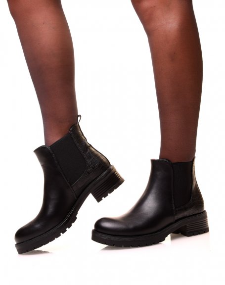 Black Chelsea boots with bi-material elastic
