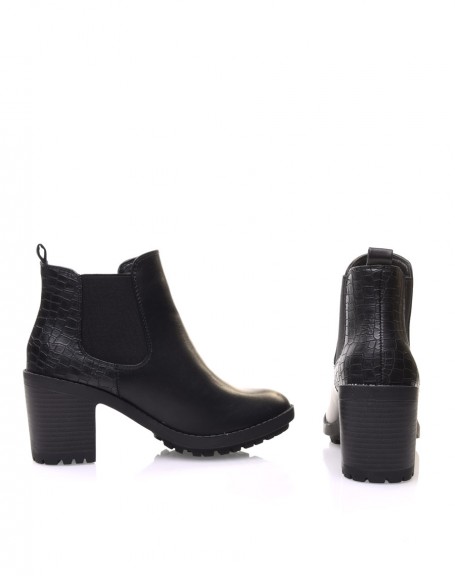 Black Chelsea boots with heel and crocodile effect