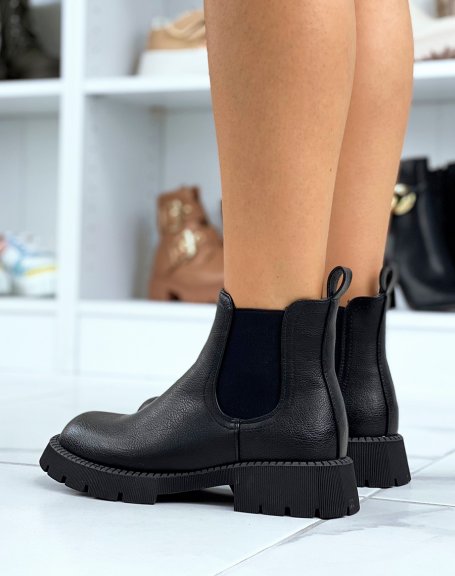 Black chunky detailed sole chelsea boots