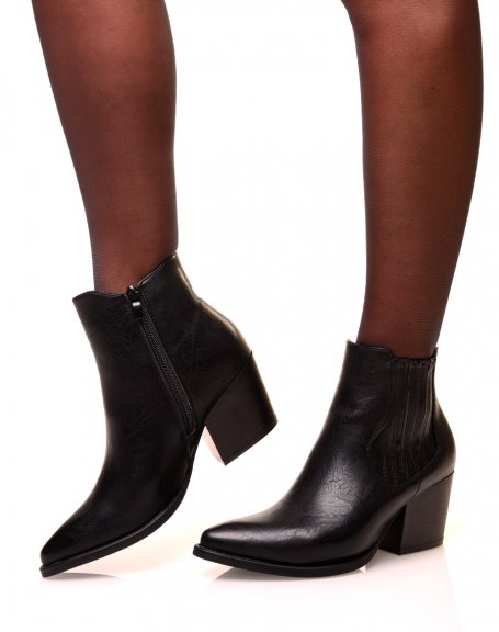 Black cowboy boots with beveled heel with decorative stitching