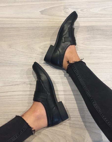 Black derbies with strap and fringes