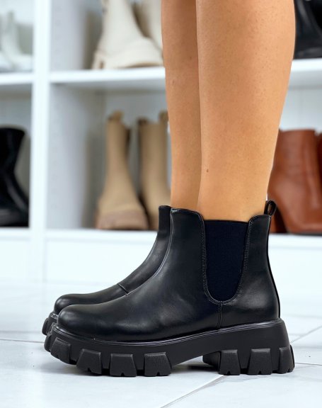 Black elastic ankle boots with notched soles