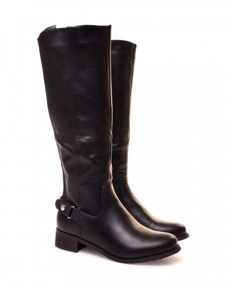 Black flat boots