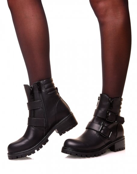 Black flat boots with smooth effect with multiple straps