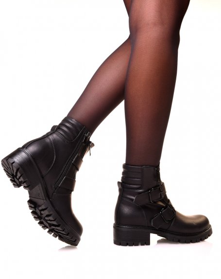 Black flat boots with smooth effect with multiple straps