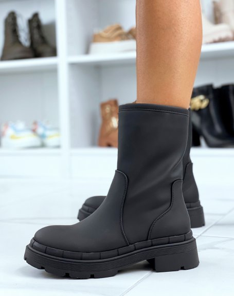 Black gummed ankle boots