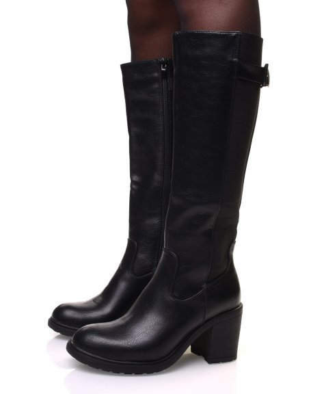 Black heeled boots
