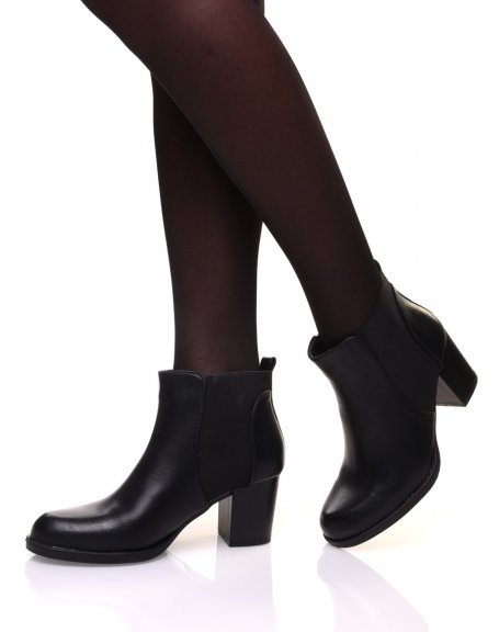 Black heeled Chelsea boots