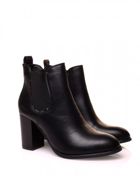 Black heeled chelsea boots