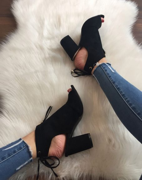 Black heeled sandals with front closure