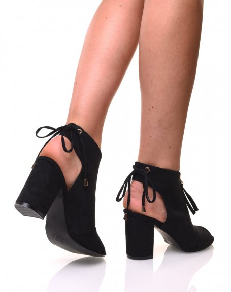 Black heeled sandals with front closure
