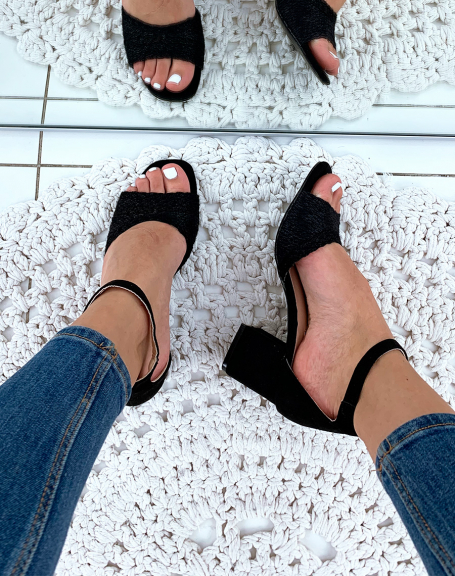 Black heeled sandals with raffia strap