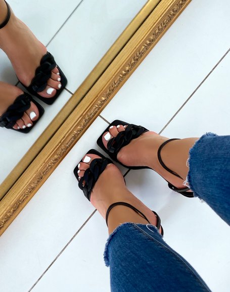 Black heeled sandals with thin straps and matte chain