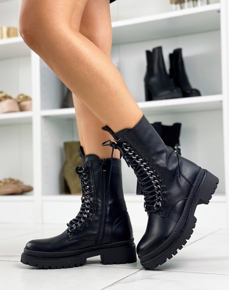 Black high ankle boots with anthracite chain