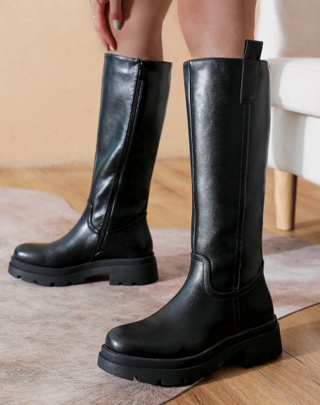 Black high boots with notched sole