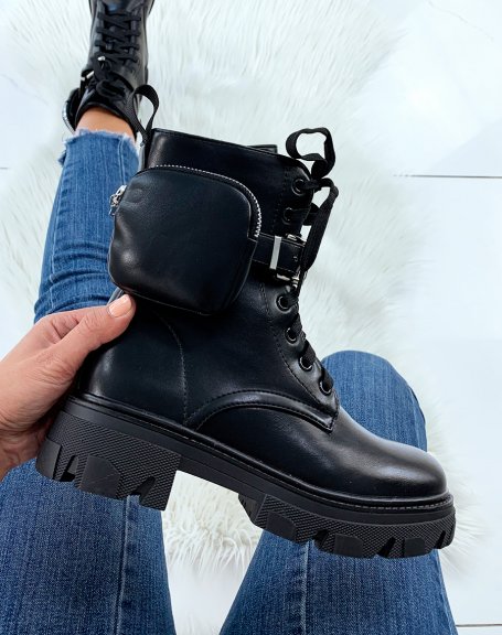 Black high boots with notched sole with pocket