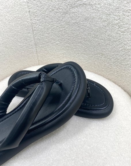 Black mules with sole and thick straps with between the fingers