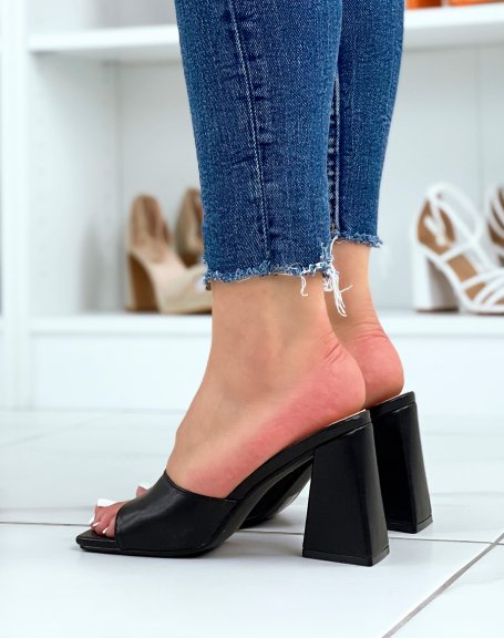 Black mules with triangular heel